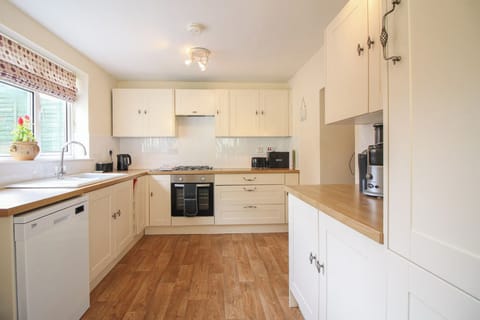 Kitchen area | Sunny Corner Cottage, Hayle