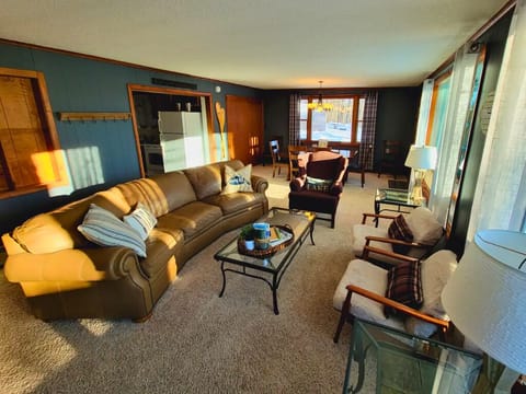 Cozy furnishings with great lake views!