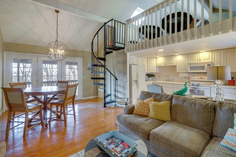 Osage Beach Vacation Rental | 2BR + Loft | 3BA | 1,280 Sq Ft