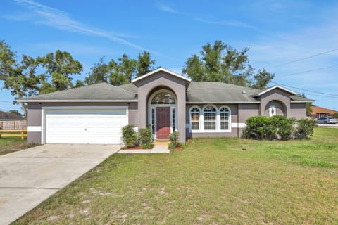 Cozy 3/2 house in a peaceful residential neighborhood