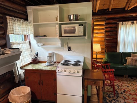 Kitchen range & storage