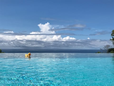 This is one of the top properties in the Montezuma area with breathtaking views.