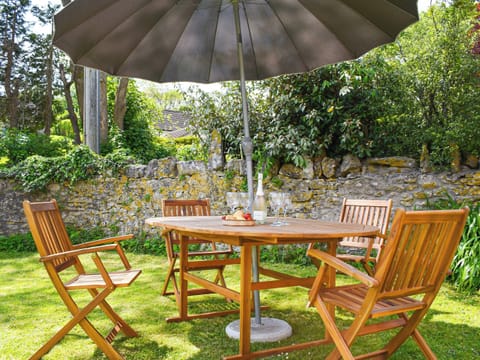 Sitting-out-area | Poplar Farm Cottage, Westbury-sub-Mendip