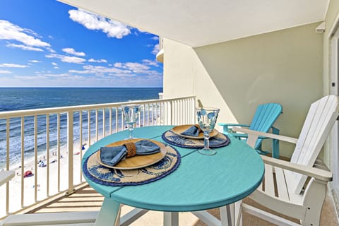 Awesome Direct Beachfront views!