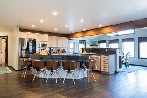 Breakfast bar - sits 5  Entertain while you speak with the Chef