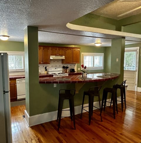 Full kitchen with island dining