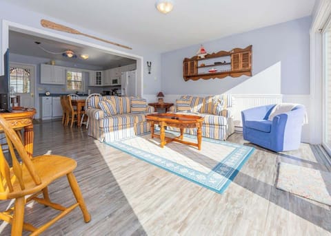 Schooner Bay House House in Trenton