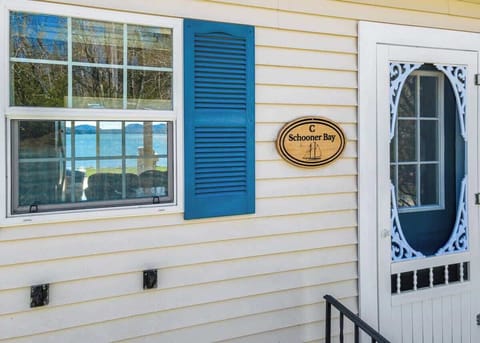 Schooner Bay House House in Trenton