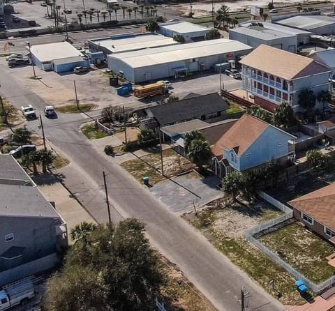 Quick flat walk to the beach!