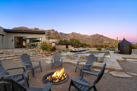Unobstructed Mountain and City Views, Gas Fire Pit, pool spa/Shower