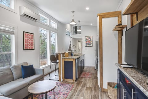 Lots of natural light in La Lynda