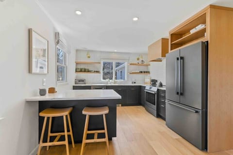 Light and bright, brand new well equipped kitchen