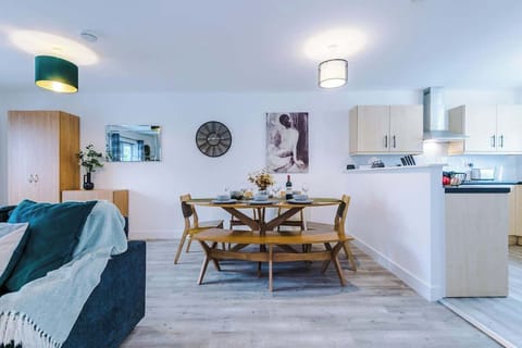 The open-plan dining area has space for 8 people to sit around the table.