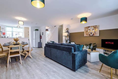 Open plan living room with plenty of space to sit down and relax after a day exploring Chester. The lounge also benefits from a 40-inch Smart TV with Netflix and a double sofa bed.