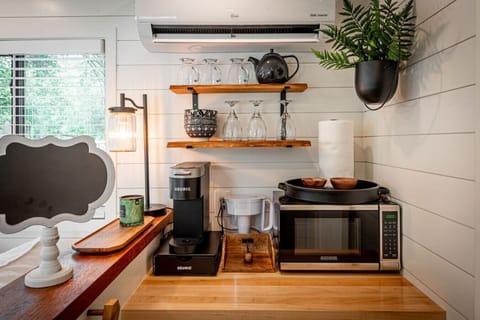 coffee bar kitchette