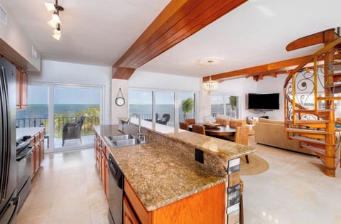 Open Living Space w/ Ocean Views 