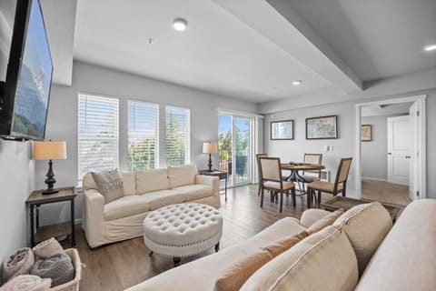 Ideal layout with bedrooms on opposite ends of the condo!