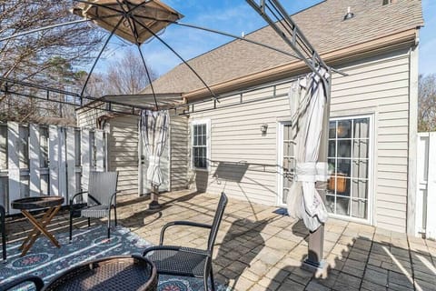 Fenced-in backyard area (1)