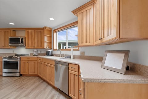 Kitchen is fully-equipped for all your cooking needs