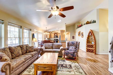 Show Low Vacation Rental | 3BR | 2BA | 1,690 Sq Ft | Steps Required to Enter
