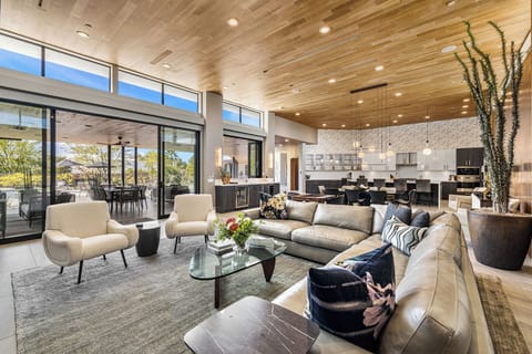 'Sierra Vista' 7 BR Estate w/ Pickleball! House in Rancho Mirage