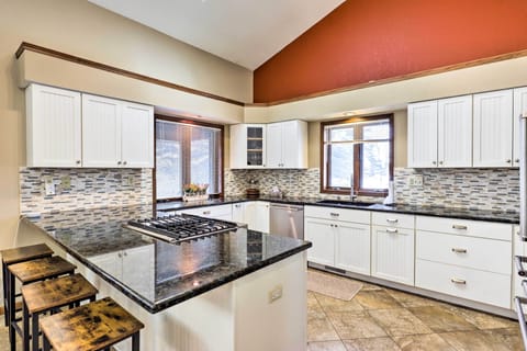 Kitchen | Cooking Basics | Breakfast Bar | Coffee Maker | Blender & Toaster