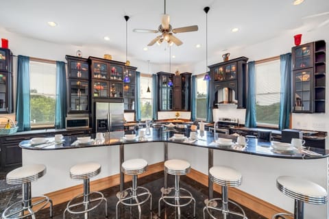 Furniture, Ceiling Fan, Kitchen Island, Indoors, Home Decor