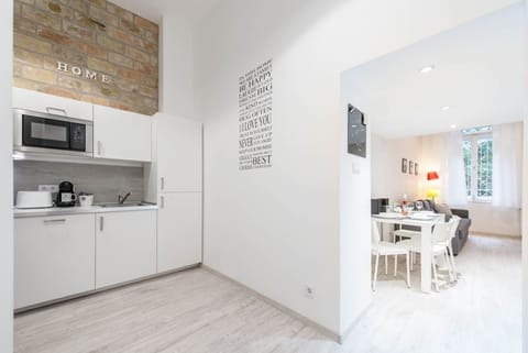 happy home Budapest WHITE 1