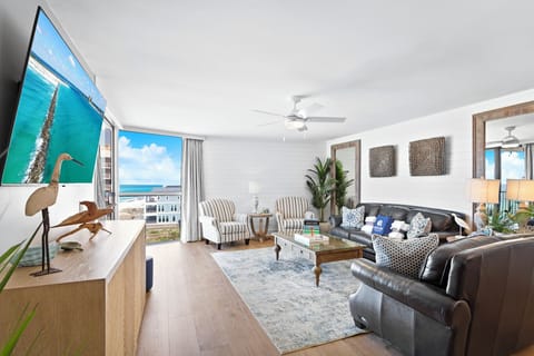 01-Mainsail-162-Living
