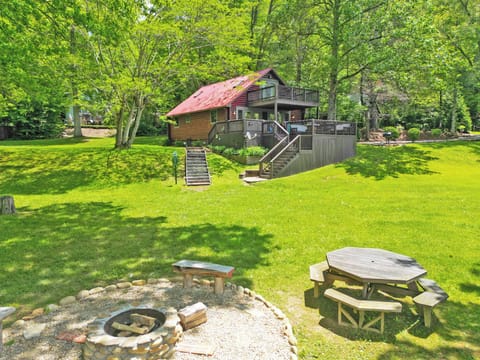 Nantahala Waters Edge Cabin Rental exterior with firepit
