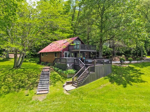 Nantahala Waters Edge Cabin rental exterior close up