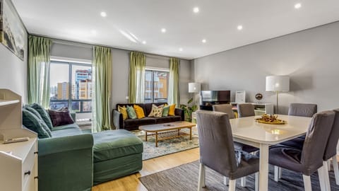 Bright, spacious and beautifully decorated living area, with a dinning area for 6 people #spacious #bright