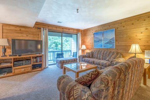 Indoors, Furniture, Living Room, Screen, Couch