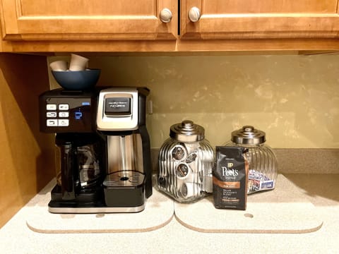 Drip and single K-cup 