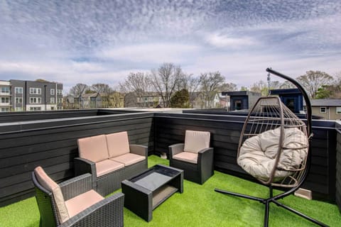 Atlanta Vacation Rental | 2BR | 2.5BA | Stairs Required | 1,200 Sq Ft