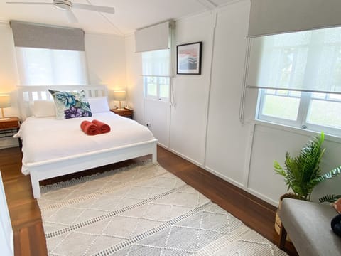 Main Bedroom with Queen Bed and airconditioning. Large new ensuite and wardrobe.
