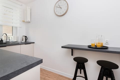 A view of the kitchen and dining area with bar stools, creating a versatile and modern layout.
