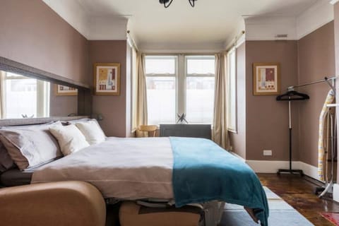 Spacious ground floor double studio bedroom with quality sofa bed.