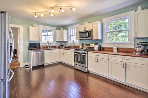 Kitchen | Cooking Basics | Coffee Maker | Complimentary Spices