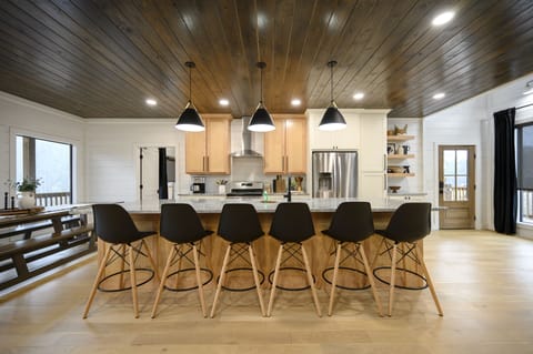 6 seats at the bar top!