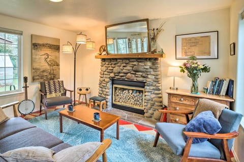Rockaway Beach Vacation Rental | 2BR | 1.5BA | 1,086 Sq Ft | 3 Steps to Enter