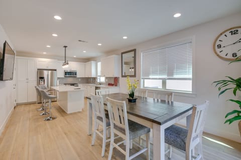 Dining Area | Kitchen | Interior | Open Floor Plan | Free WiFi