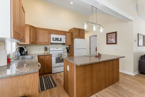 Lucky Duck - Kitchen