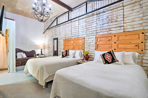 Laredo Vacation Rental | Studio | 1BA | 375 Sq Ft | Step-Free Access