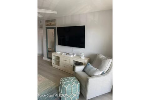 SMART TV -  BRAND NEW EVERYTHING!  