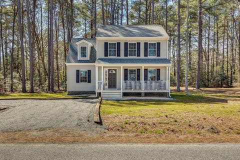 Montross Vacation Rental | 5BR | 2.5BA | 1,827 Sq Ft | Stairs Required