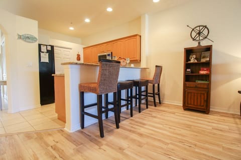 kitchen breakfast bar