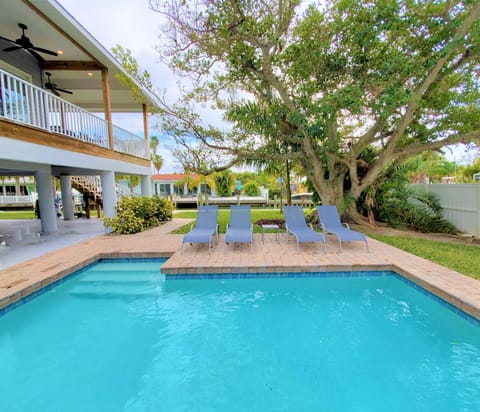 Coconut Place pool