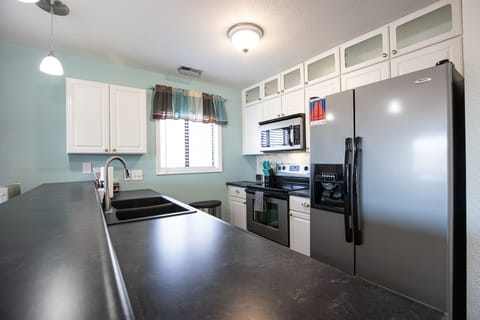 Great kitchen space for dining in!