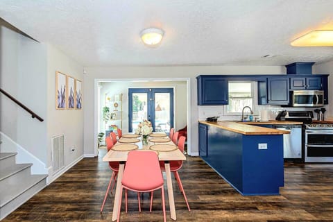 dining area—perfect for enjoying meals and quality time together.